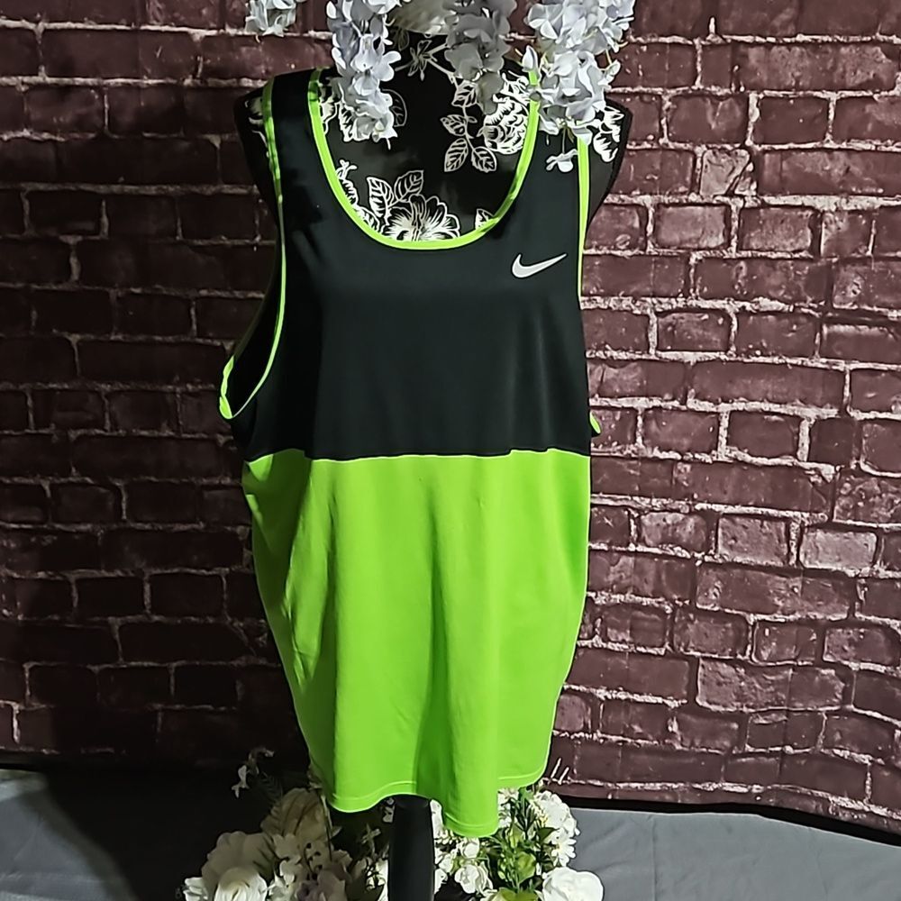 Nike 🎁 Dri-Fit Neon Green & Black Athletic Top size XXL